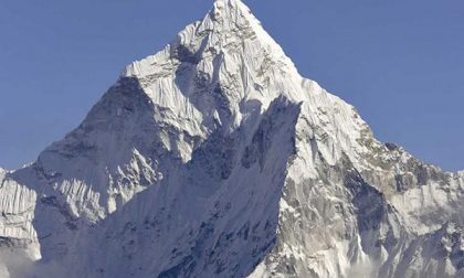Bloccati sull’Everest due giovani novaresi