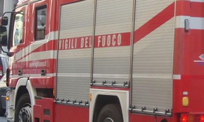 Vigili del fuoco e municipale mettono in sicurezza parapetto pericolante sul cavalcavia Porta Milano