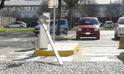 Bloccata la sbarra del parcheggio di via Perrone sabato mattina