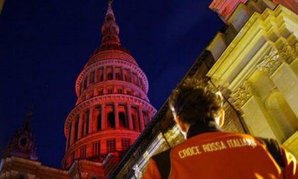 Giornata mondiale della Croce Rossa: la Cupola si è colorata di rosso