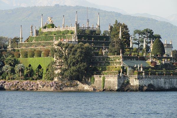 Beatrice accoglier Casiraghi sull isola Bella di famiglia