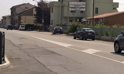Viabilità pericolosa in via Novara a Pernate