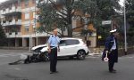 Auto contro una recinzione in via Adamello