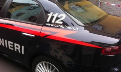 Picchia un carabiniere e fugge: spacciatore in fuga con un’auto civetta