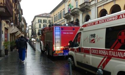 118 e Vigili del fuoco in corso Italia per soccorrere un’anziana