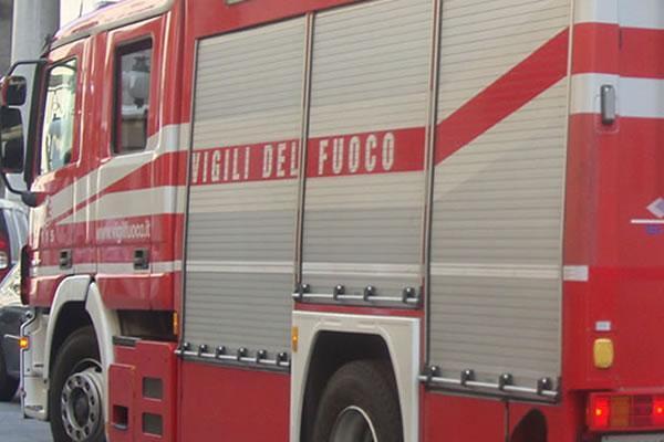 Scontro a catena, finisce con l'auto contro il furgone dei Vigili del Fuoco  - Prima Novara