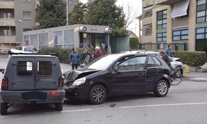 Tre veicoli coinvolti in un incidente in corso XXIII Marzo