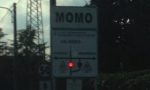 Attivi i pannelli segnalatori ai passaggi a livello di Momo