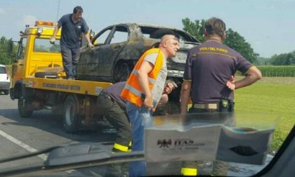 Auto prende fuoco, paura ad Oleggio