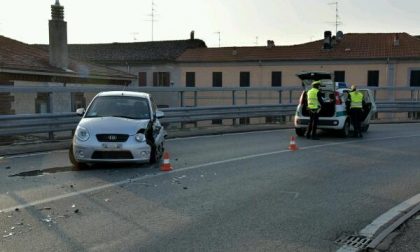 Bus contro auto sul cavalcavia Porta Milano