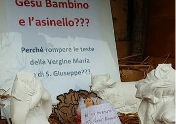 I vandali devastano il presepe