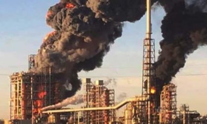 Incendio alla raffineria di Sannazzaro dè Burgondi: nube di fumo vista anche nel Novarese
