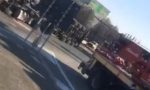 Cameri: Camion si ribalta alla rotonda della Procos