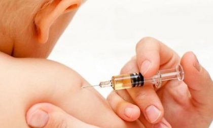 Bambina di 9 mesi si ammala per un vaccino. Lo Stato non paga
