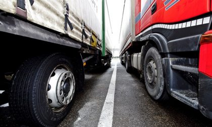 Esplode la gomma di un Tir in autostrada