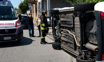 Incidente in corso Milano: un'auto si ribalta