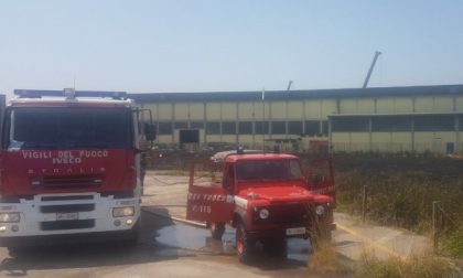 Fiamme nella zona industriale di San Pietro Mosezzo