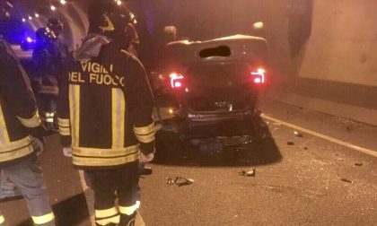 Grignasco: auto si ribalta in galleria