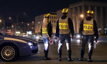 Tir travolge ambulanza in autostrada e scappa