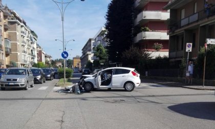 Scontro fra auto in via Galilei: due i feriti
