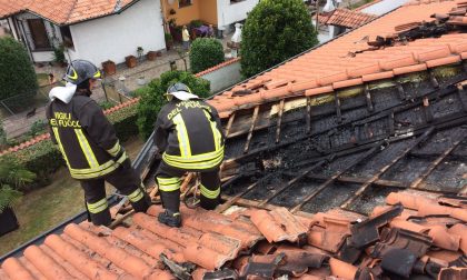 Varallo Pombia: incendio devasta il tetto di una casa