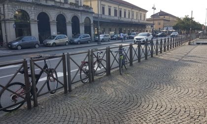 Via le bici da piazza Garibaldi, ma il giorno dopo è tutto da rifare