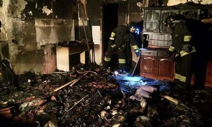 A fuoco una cucina in una casa di Oleggio