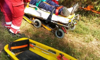 Scivola per 22 metri: anziano salvato dai pompieri a Fontaneto
