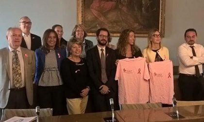 Novara Dimensione Bagno Di Novara Sabrina.Torna L Ottobre Rosa Per Sensibilizzare Sul Tumore Al Seno Prima Novara