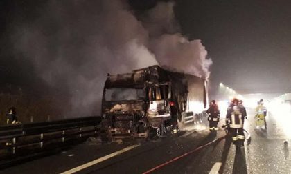 Camion in fiamme in A4