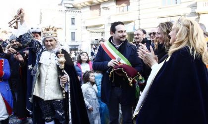 Carnevale novarese, consegnate le chiavi a Re Biscottino