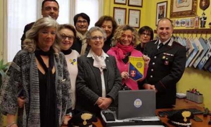 Kit antiviolenza donato ai Carabinieri di Trecate dal Soroptimist