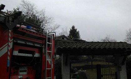 Oleggio Castello: incendio al tetto di una casa