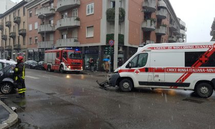 Novara scontro tra ambulanza e auto