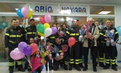 I pompieri per Pasqua in visita ai bambini del Maggiore - LE FOTO