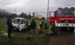 Incidente stradale a Suno, ferito rimane incastrato in un furgone