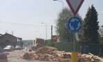 Oleggio Castello camion perde carico traffico bloccato