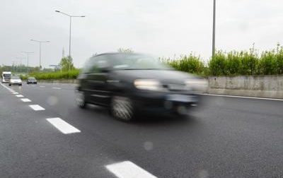 Corre contromano in autostrada: italiano fermato dalla polizia Svizzera