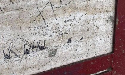 Graffiti razzisti in stazione a Novara