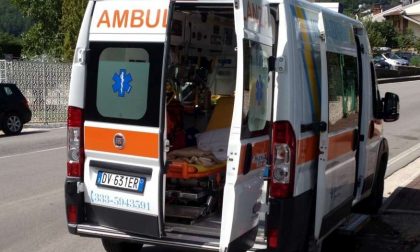 Via Monte San Gabriele: cadono in scooter, un ferito grave