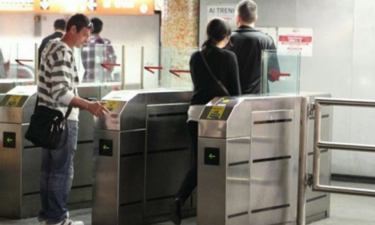 Biglietti addio: ora la metro si paga anche con bancomat e carta