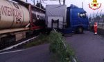 Incidente ferroviario, treno merci finisce contro tir VIDEO