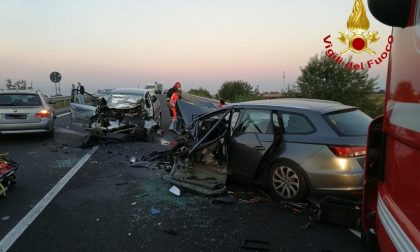 Frontale a Galliate: muore automobilista