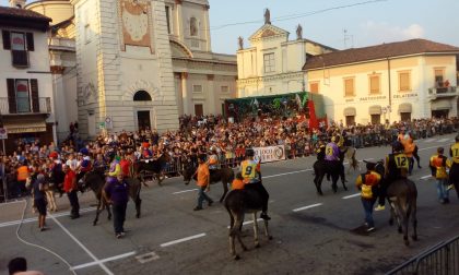 Palio degli asini 2018 a Cameri: vince il rione Aquila