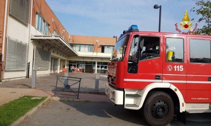 Incendio alla scuola Dante di Borgomanero: alunni evacuati