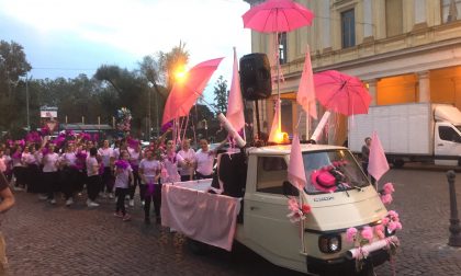 Tumore al seno, un'onda rosa ha invaso la città per dare il via alla campagna Lilt for Women FOTOGALLERY