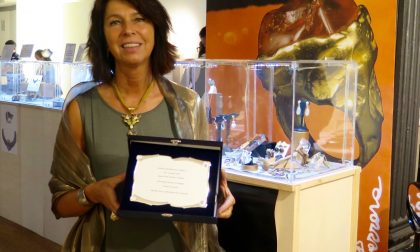 Antonella Ferrara, l'arte orafa oleggese premiata a Milano