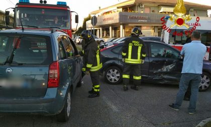 Cureggio, due auto entrano in collisione