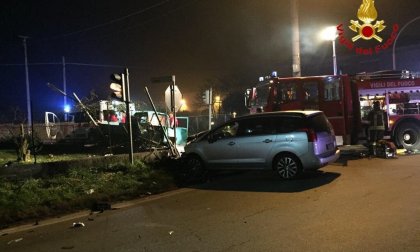 Terribile scontro fra auto e motocarro a Oleggio: un morto