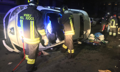 Uomo incastrato nella sua auto dopo incidente in via Lanza a Novara